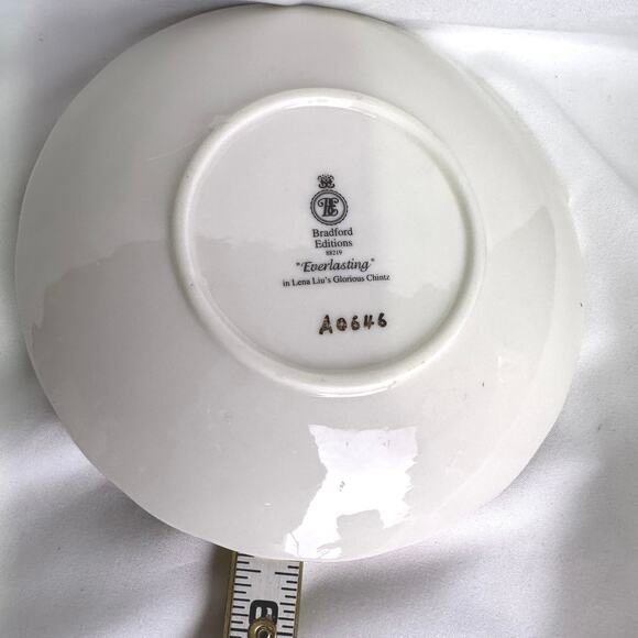 Bradford Editions “Everlasting” Lena Liu Teacup & Saucer with Gold Spoon - Picture 2 of 3